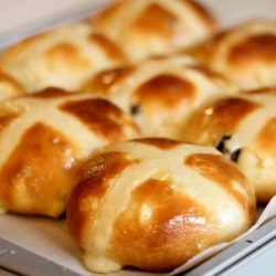 hot cross buns on tray