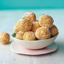Energy Bites-Apricot-Coconut