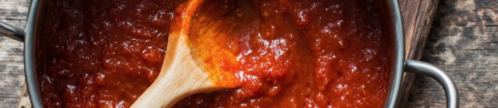 tomato sauce in pan (1)
